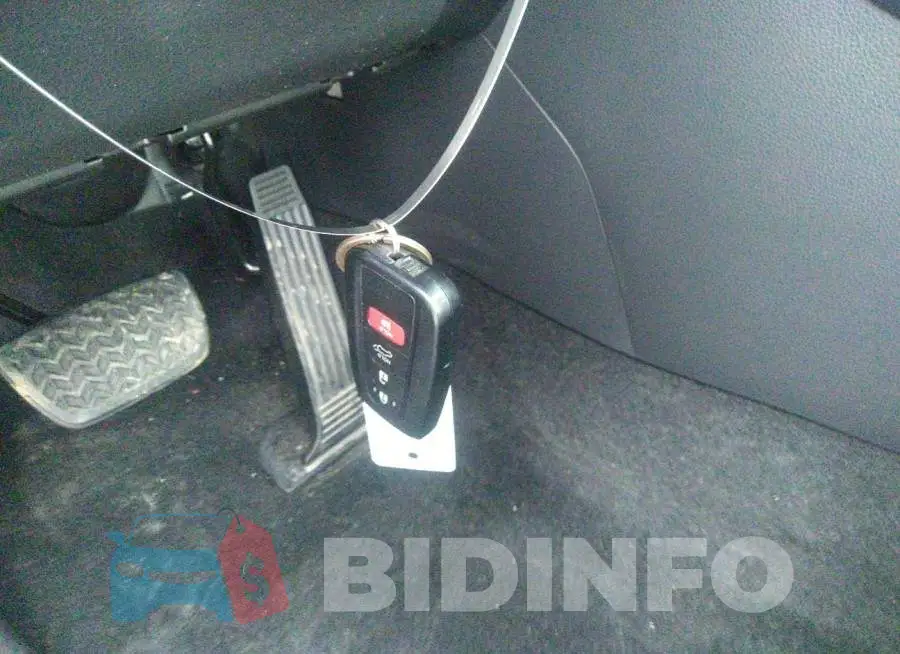 JTMP1RFV9KD032198 Photo# 11