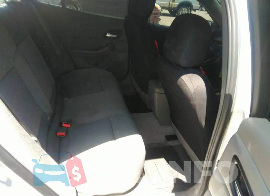 1G11B5SL4FF174705 Photo# 8