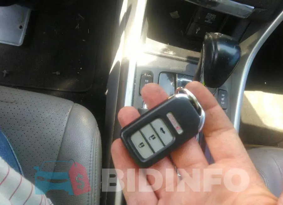 1HGCR2F84FA202386 Photo# 11