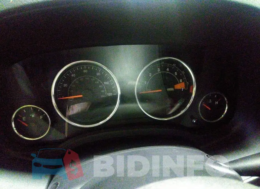 1C4NJDEB5GD696670 Photo# 7