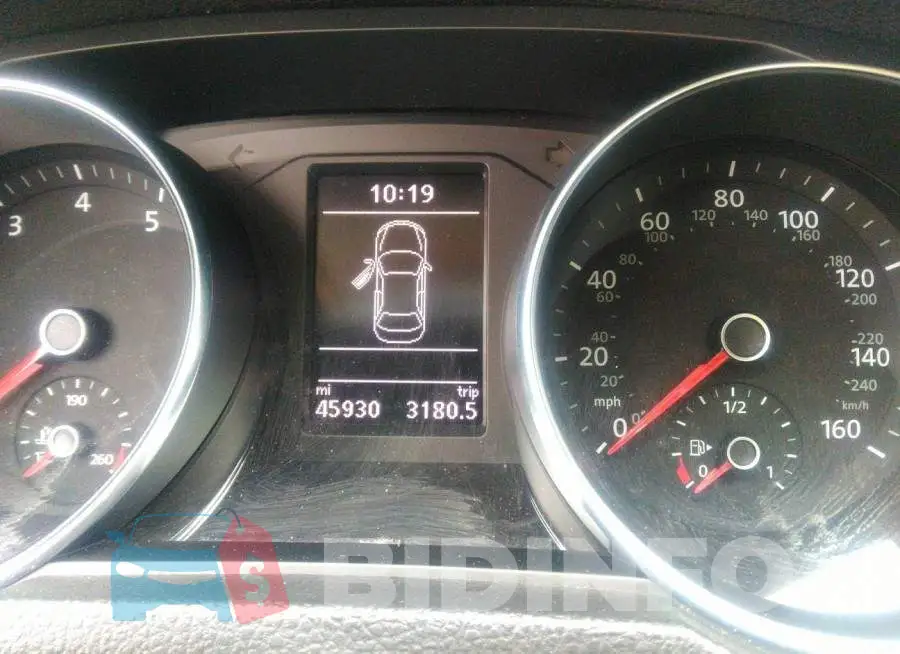 1VWDT7A39HC010575 Photo# 7