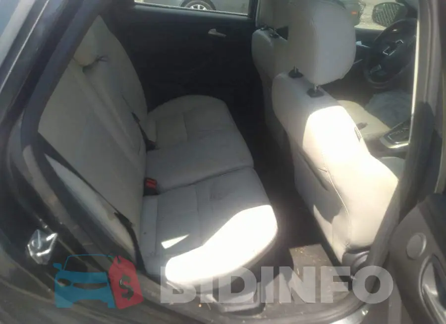 1FADP3N26JL283423 Photo# 8