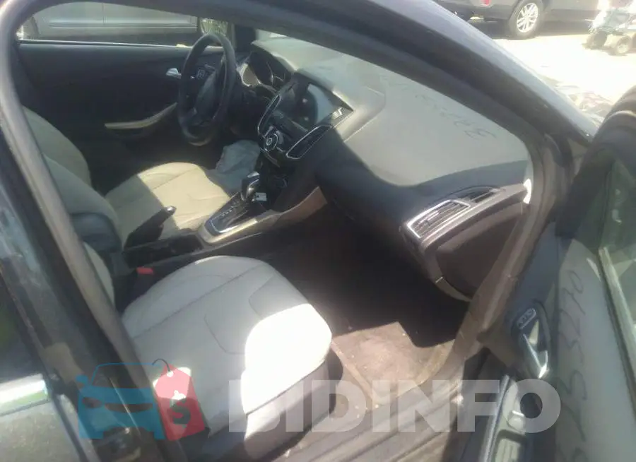 1FADP3N26JL283423 Photo# 5