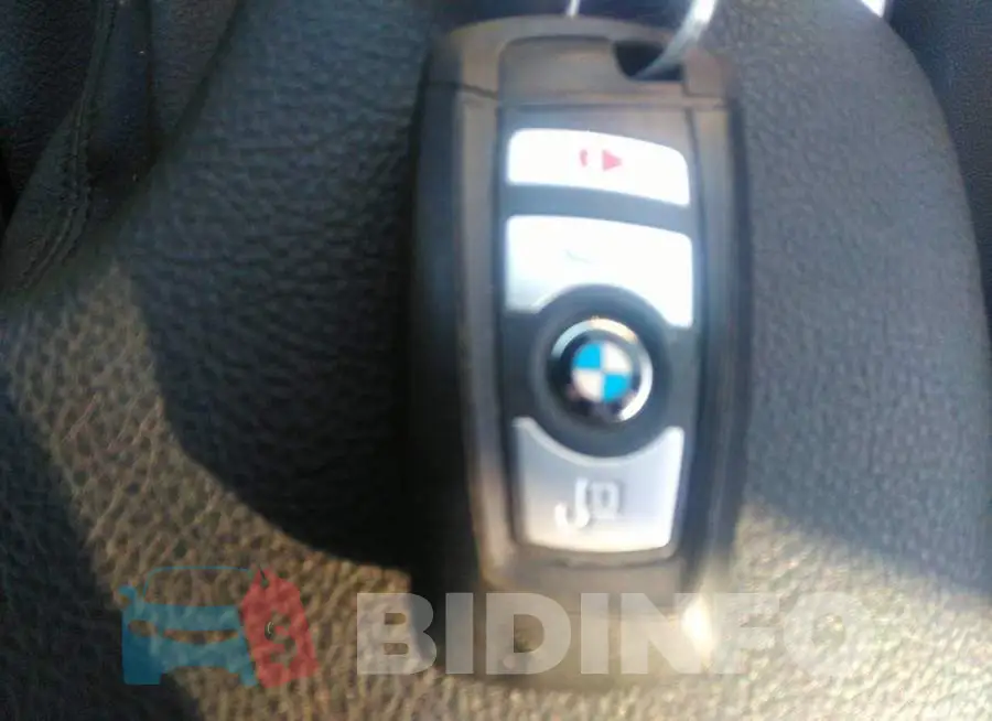 WBA8A9C58GK617637 Photo# 11