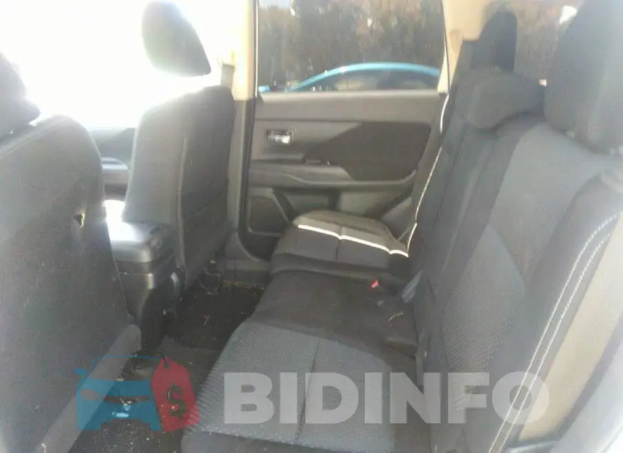 JA4AD2A36JZ051894 Photo# 8