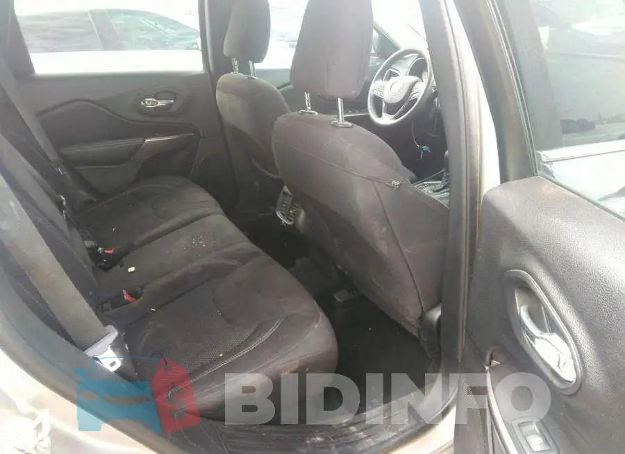 1C4PJLCB6KD286166 Photo# 8
