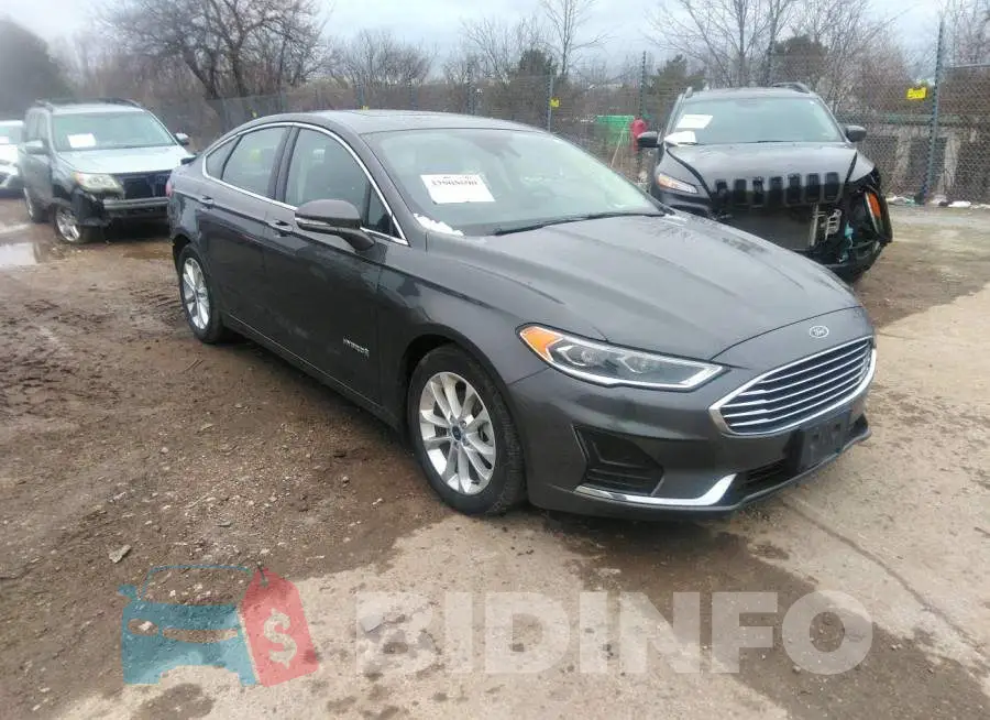 3FA6P0MU8KR195325 Photo# 1