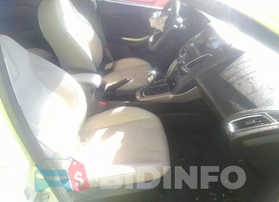 1FADP3J27JL314314 Photo# 5