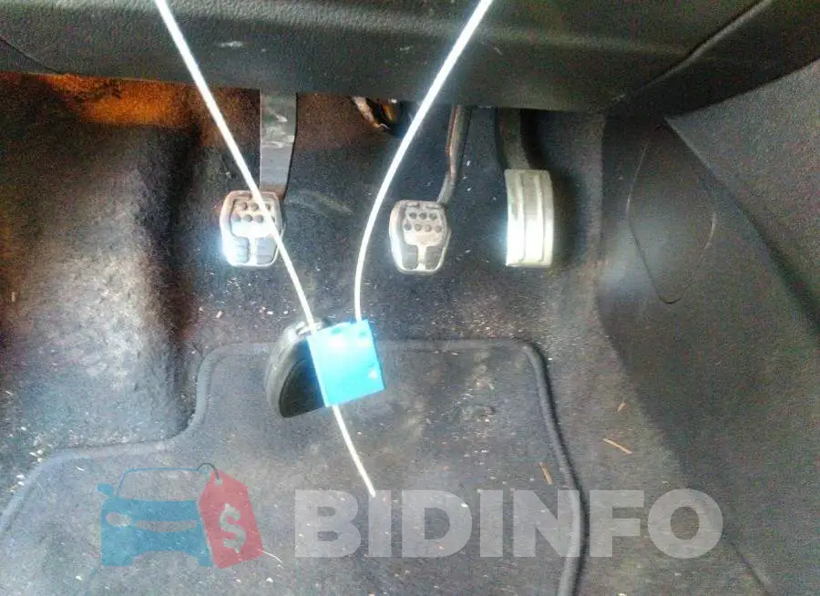 1FADP3L92JL260821 Photo# 11