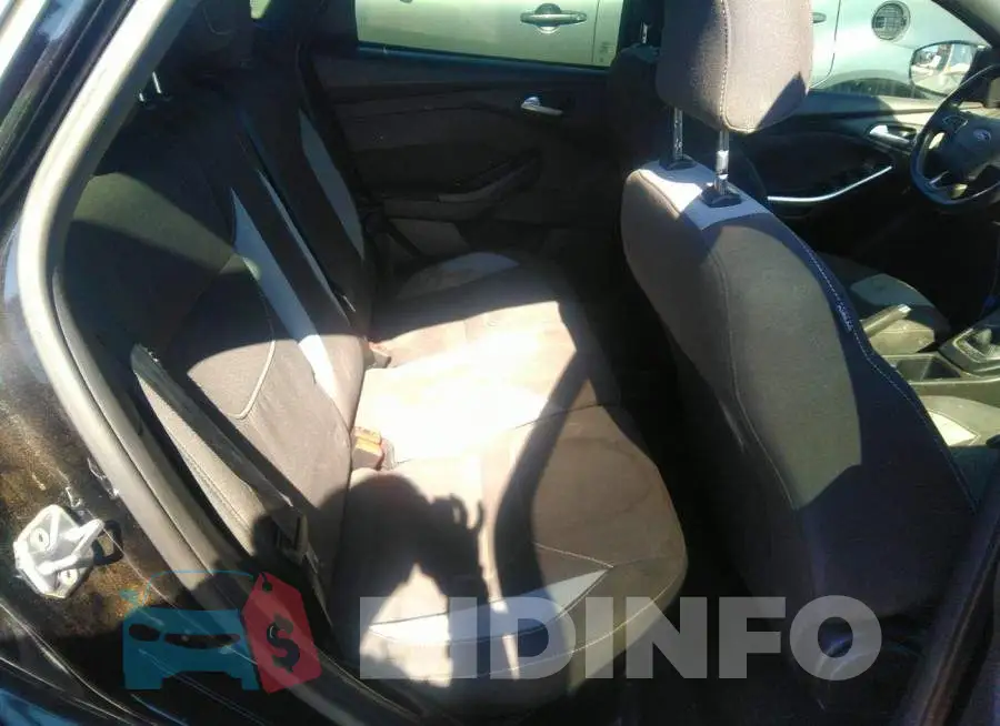 1FADP3L92JL260821 Photo# 8