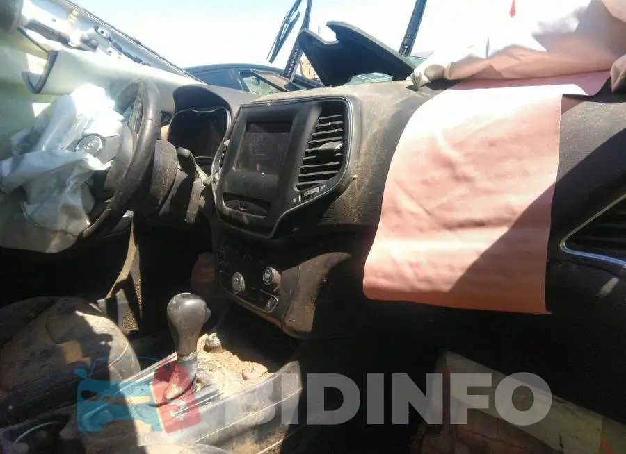 1C4PJMLX0KD137267 Photo# 5