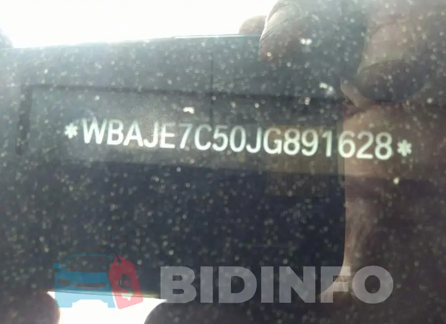 WBAJE7C50JG891628 Photo# 9