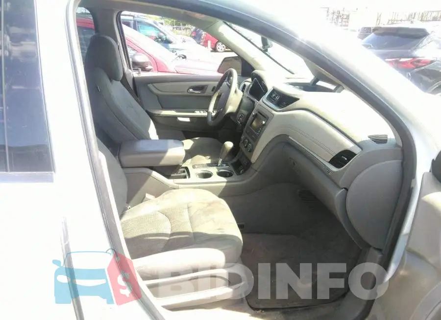 1GNKRFKD0HJ327352 Photo# 5