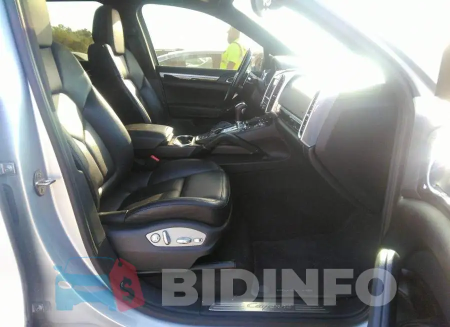 WP1AA2A29GLA10689 Photo# 5