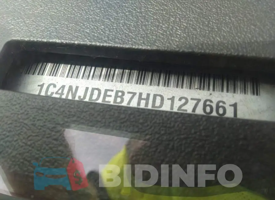 1C4NJDEB7HD127661 Photo# 9