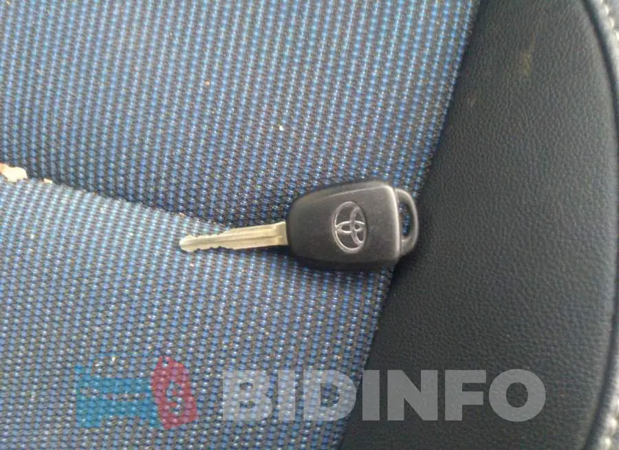 2T1BURHE7KC217782 Photo# 11