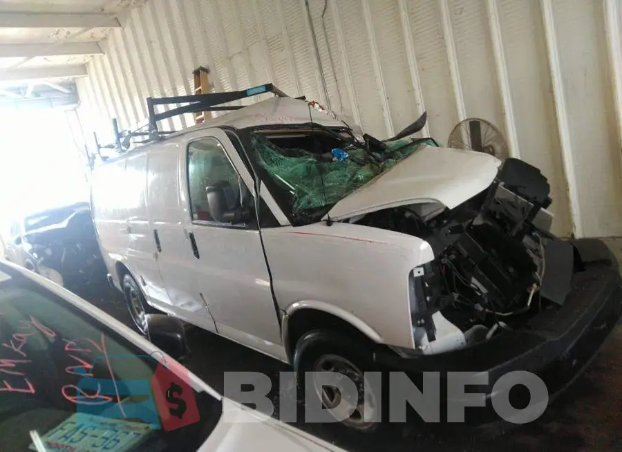 1GCWGAFG4J1324967 Photo# 1