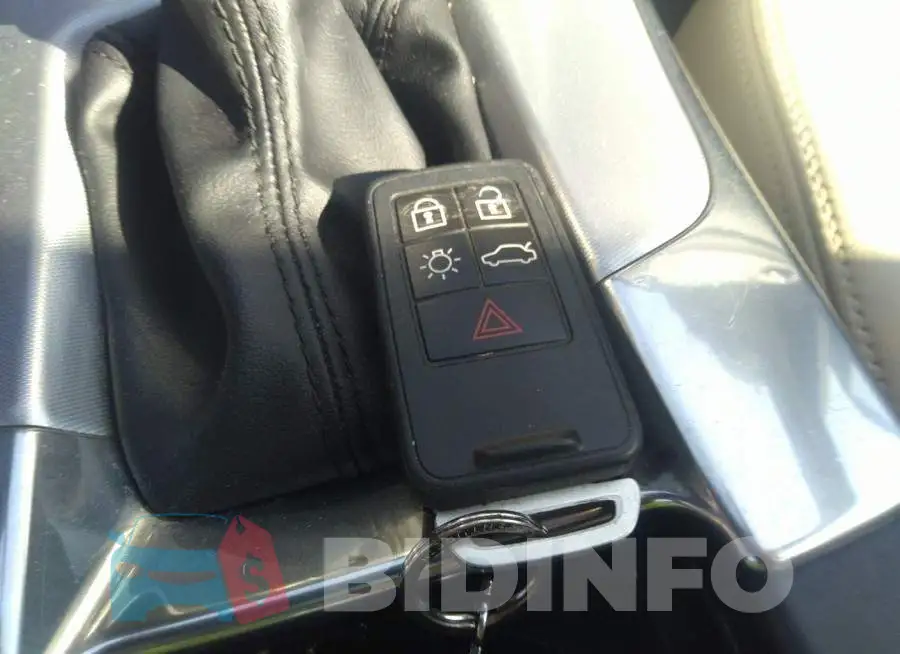 LYV402HK9JB168999 Photo# 11