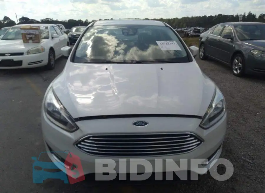 1FADP3J27JL208753 Photo# 6