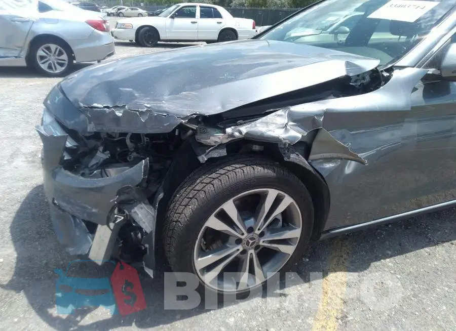 WDDWF8DBXKR518172 Photo# 6
