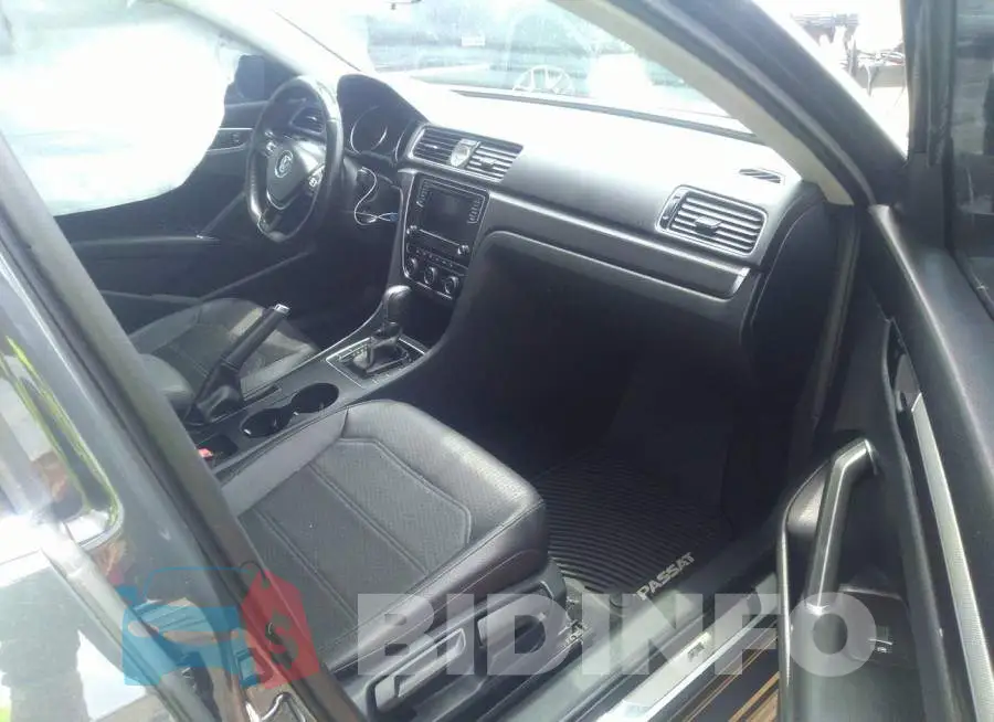 1VWDT7A34HC042897 Photo# 5