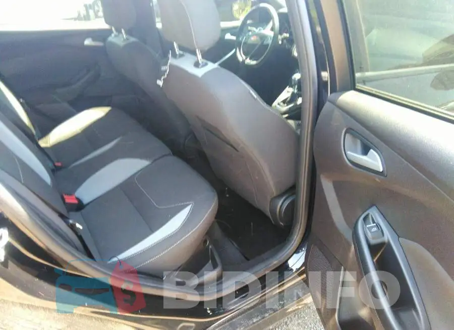 1FADP3L93HL260322 Photo# 8