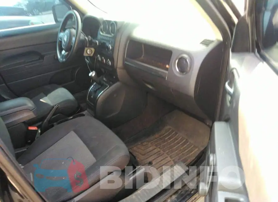 1C4NJRBBXFD303665 Photo# 5