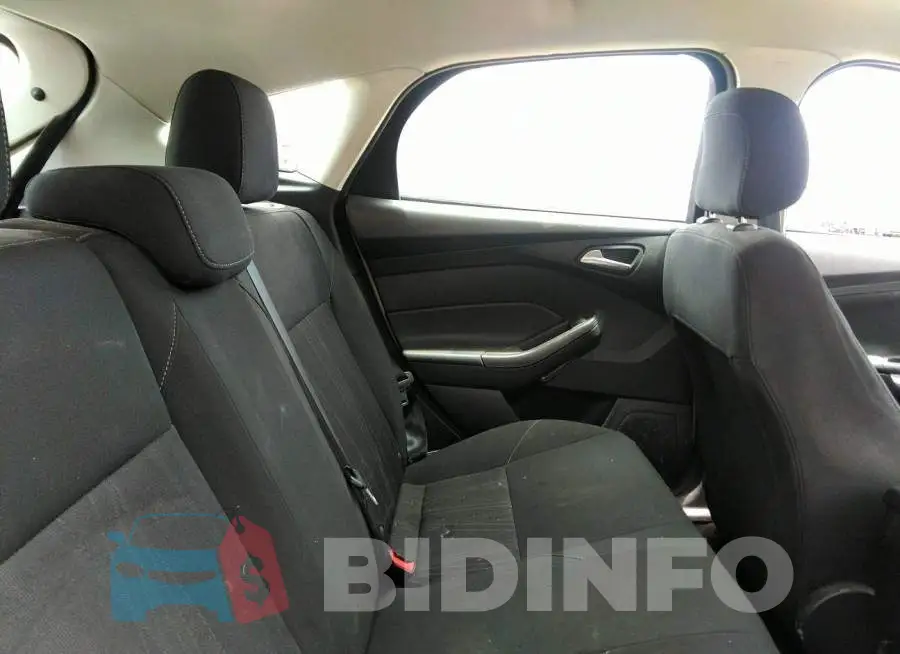 1FADP3K26JL272779 Photo# 8