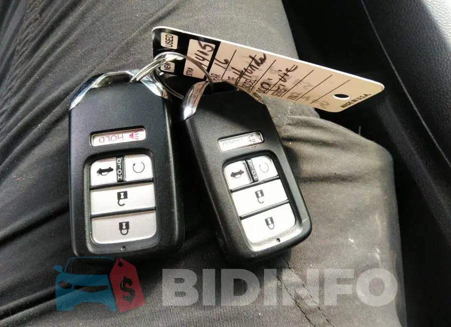 19XFC1F8XGE033111 Photo# 11