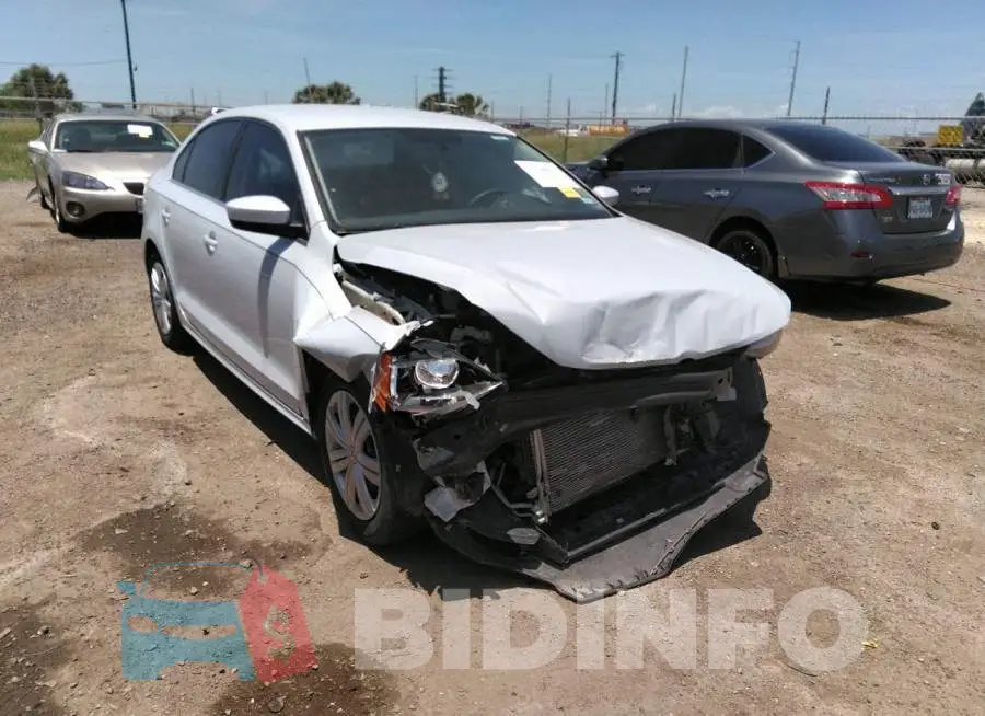 3VW2B7AJ7HM405684 Photo# 6