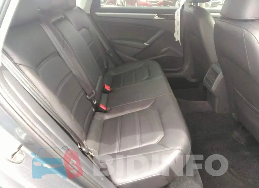 1VWDT7A30HC065741 Photo# 8