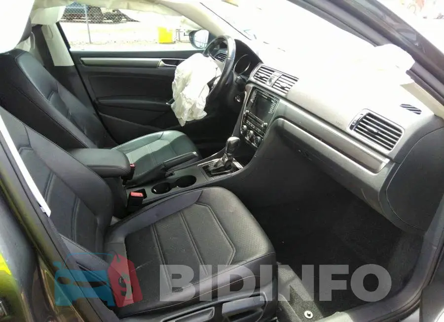 1VWDT7A30HC065741 Photo# 5