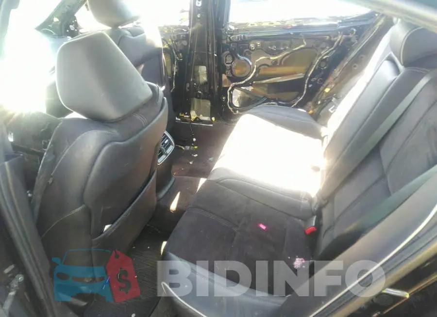 19UUB2F66KA000473 Photo# 8