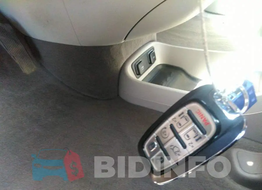 2C4RC1FG5KR628119 Photo# 11