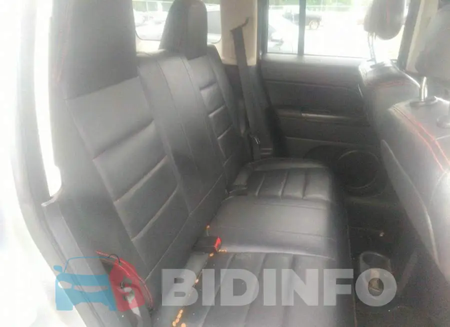 1C4NJRFB3FD412737 Photo# 8