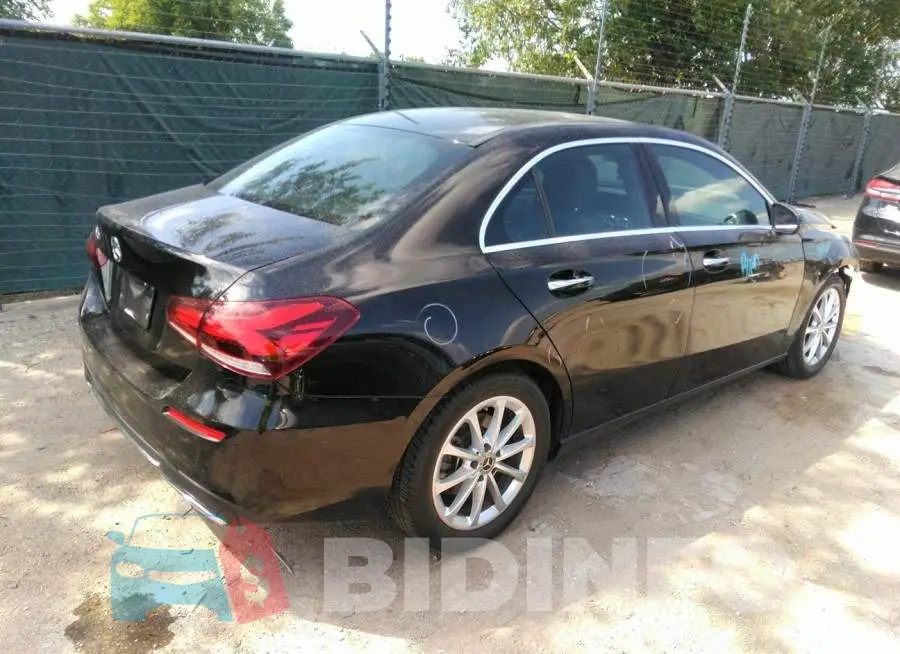 WDD3G4EB9KW002622 Photo# 4