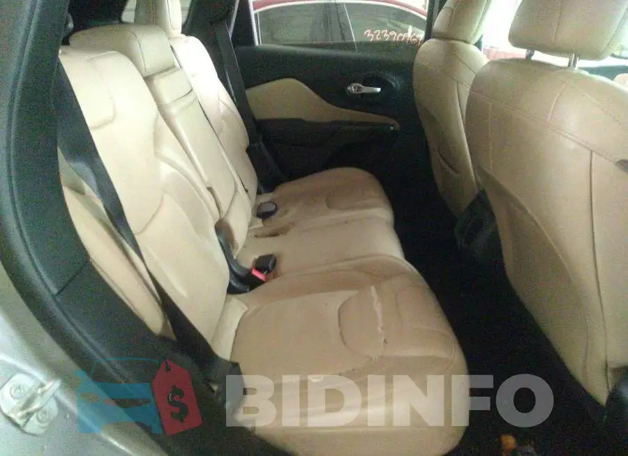 1C4PJLDB8GW256810 Photo# 8
