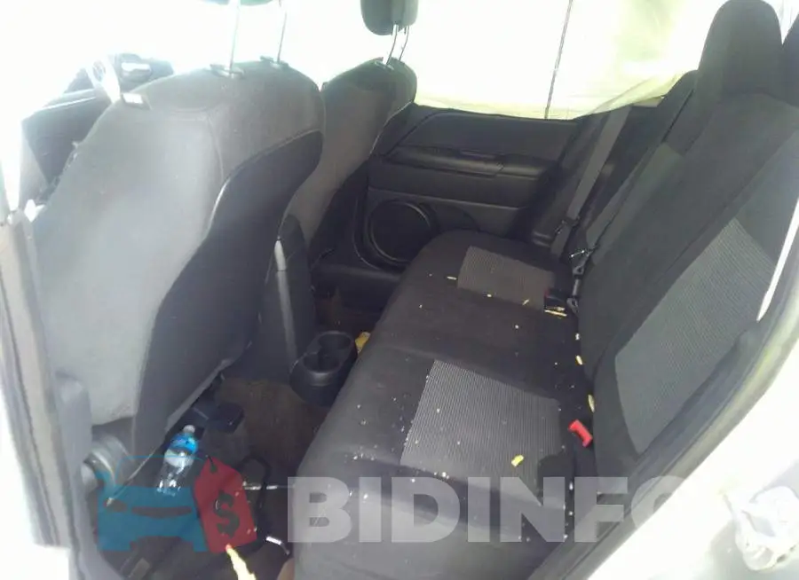 1C4NJPFB6GD687413 Photo# 4