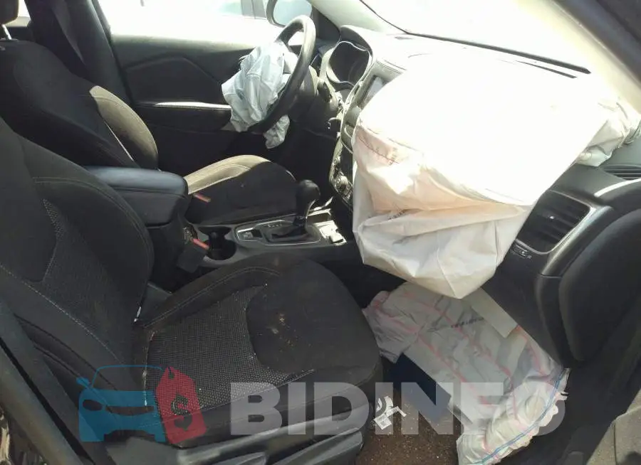 1C4PJLCB8KD286444 Photo# 5