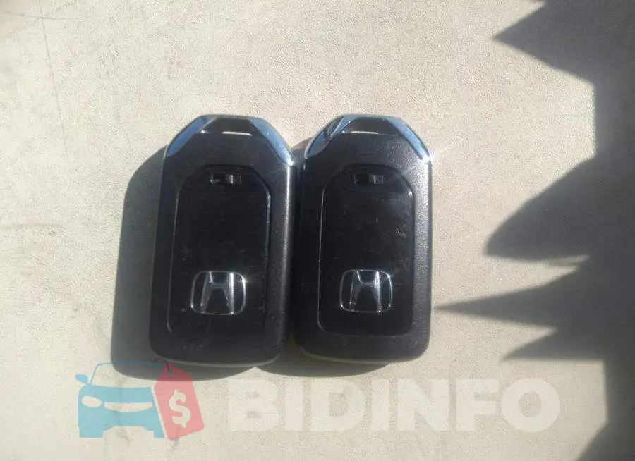 19XFC1F30GE026852 Photo# 11