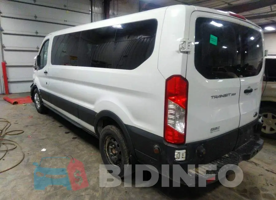 1FBZX2YM8HKA40627 Photo# 3
