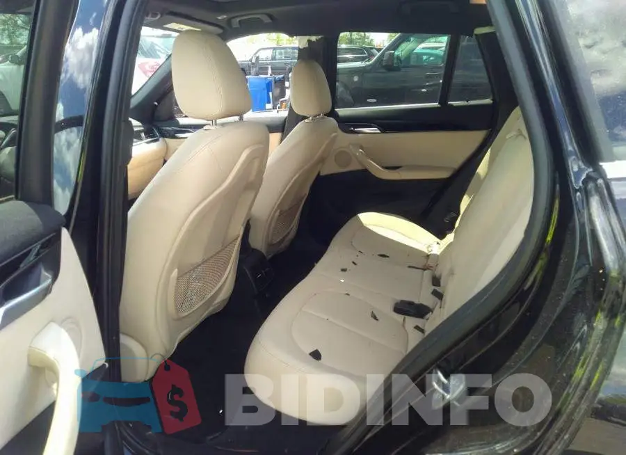 WBXHT3C32G5E54268 Photo# 8