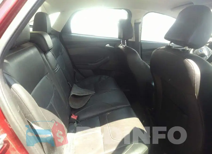 1FADP3F22FL299785 Photo# 8