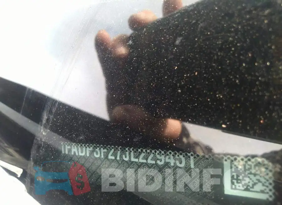 1FADP3F27JL229451 Photo# 9