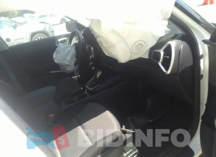 KNDJ23AU8N7178240 Photo# 5