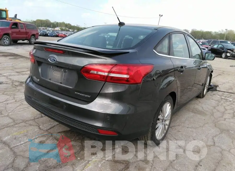 1FADP3J27JL309243 Photo# 4