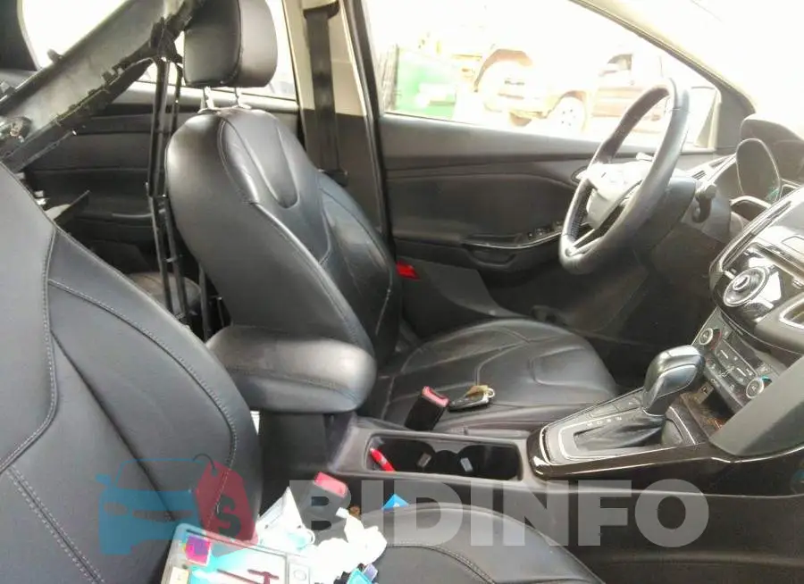 1FADP3J27JL309243 Photo# 5