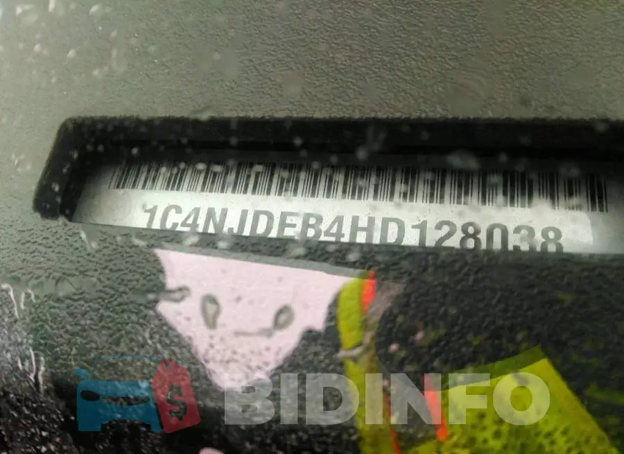1C4NJDEB4HD128038 Photo# 9