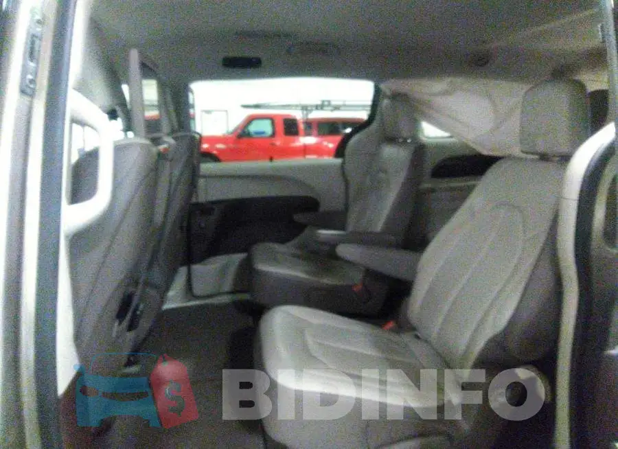 2C4RC1EG0HR734522 Photo# 8