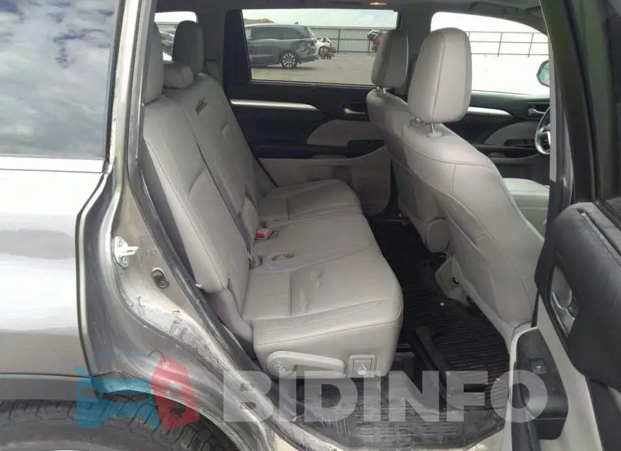 5TDJKRFH5GS354667 Photo# 8
